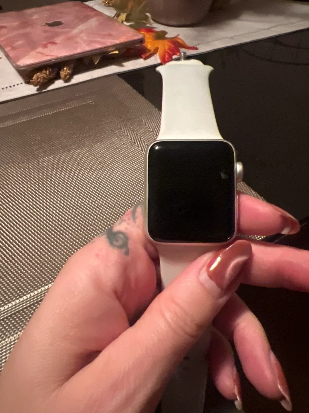 Apple Watch Series 3 - Silver image indicator(2)