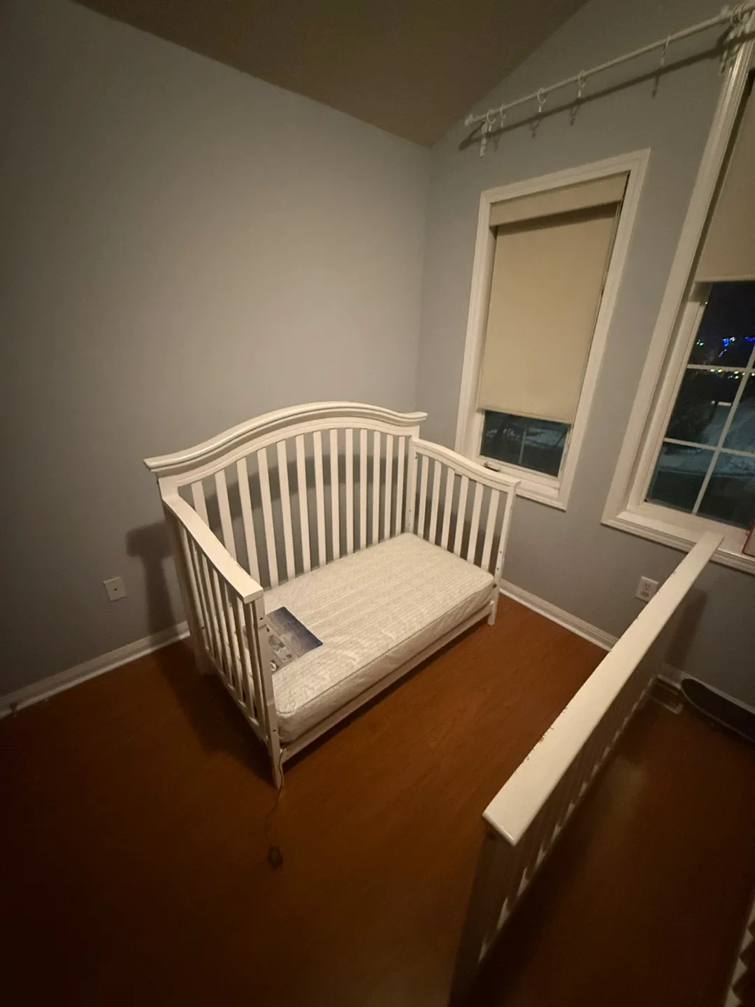 White Convertible Crib image indicator(2)