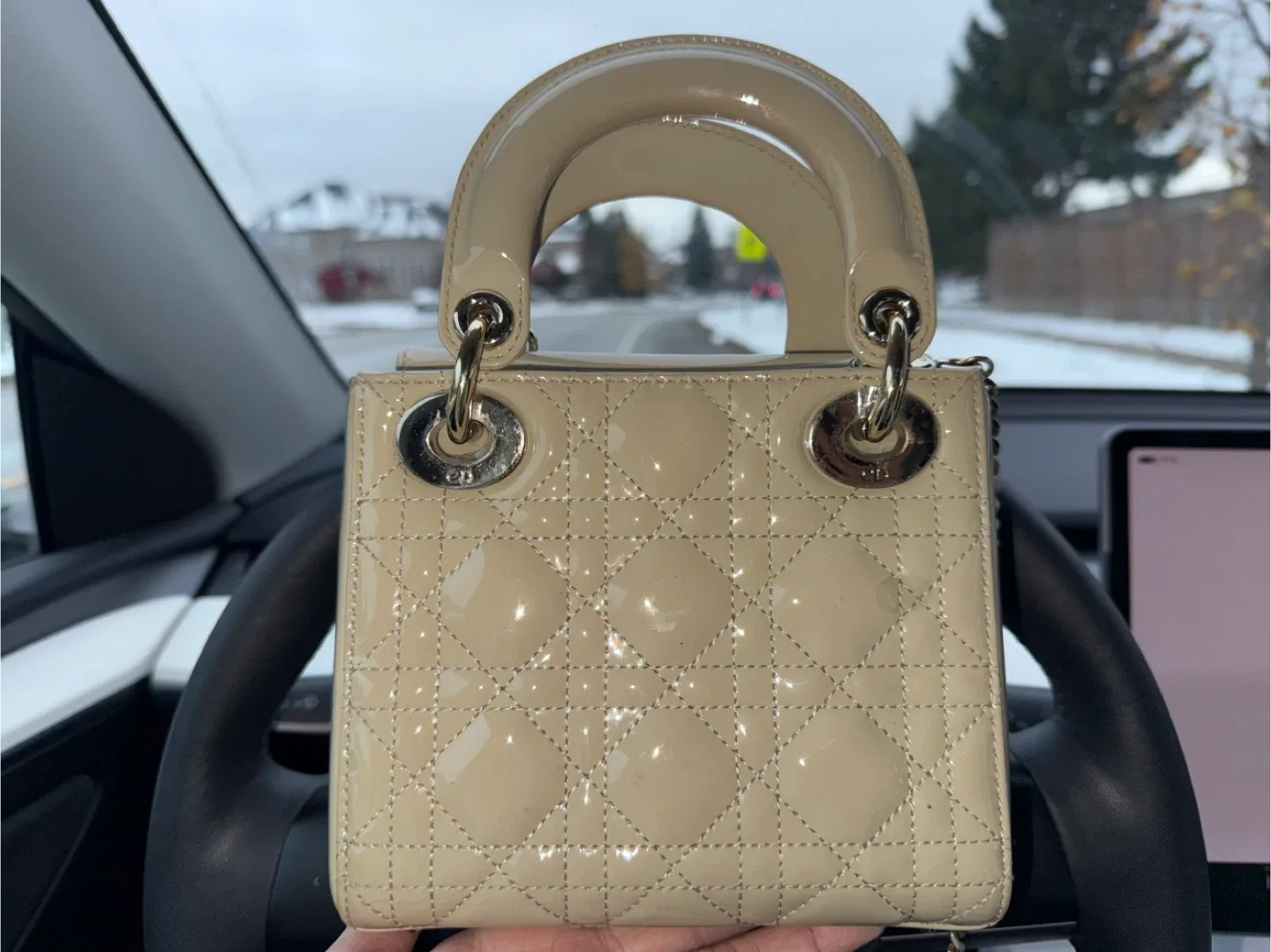 Dior Lady Dior Mini Bag 7,200 selling 4000 image indicator(2)