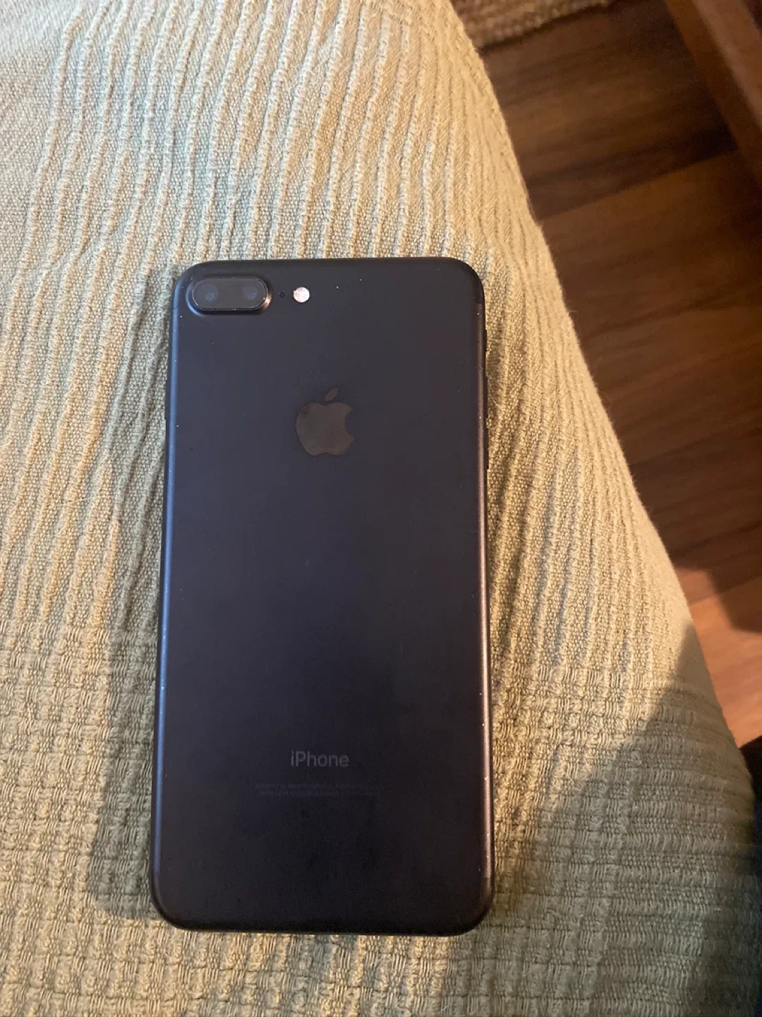 Slightly used iPhone 7 Plus image indicator(3)