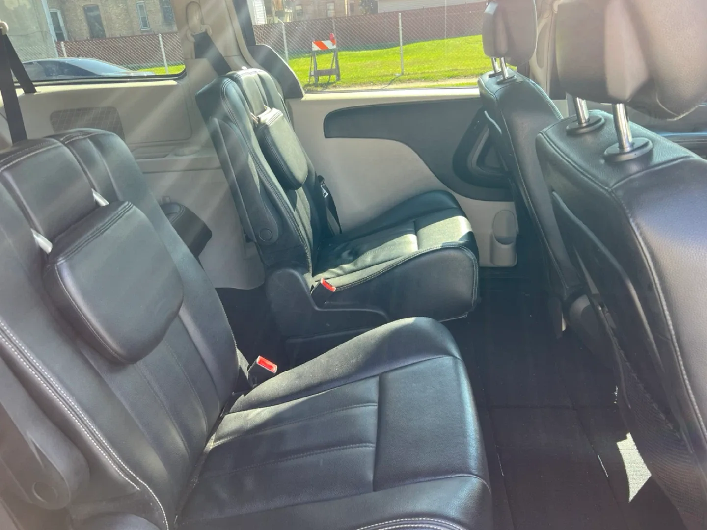 Chrysler Town & Country Minivan image indicator(6)