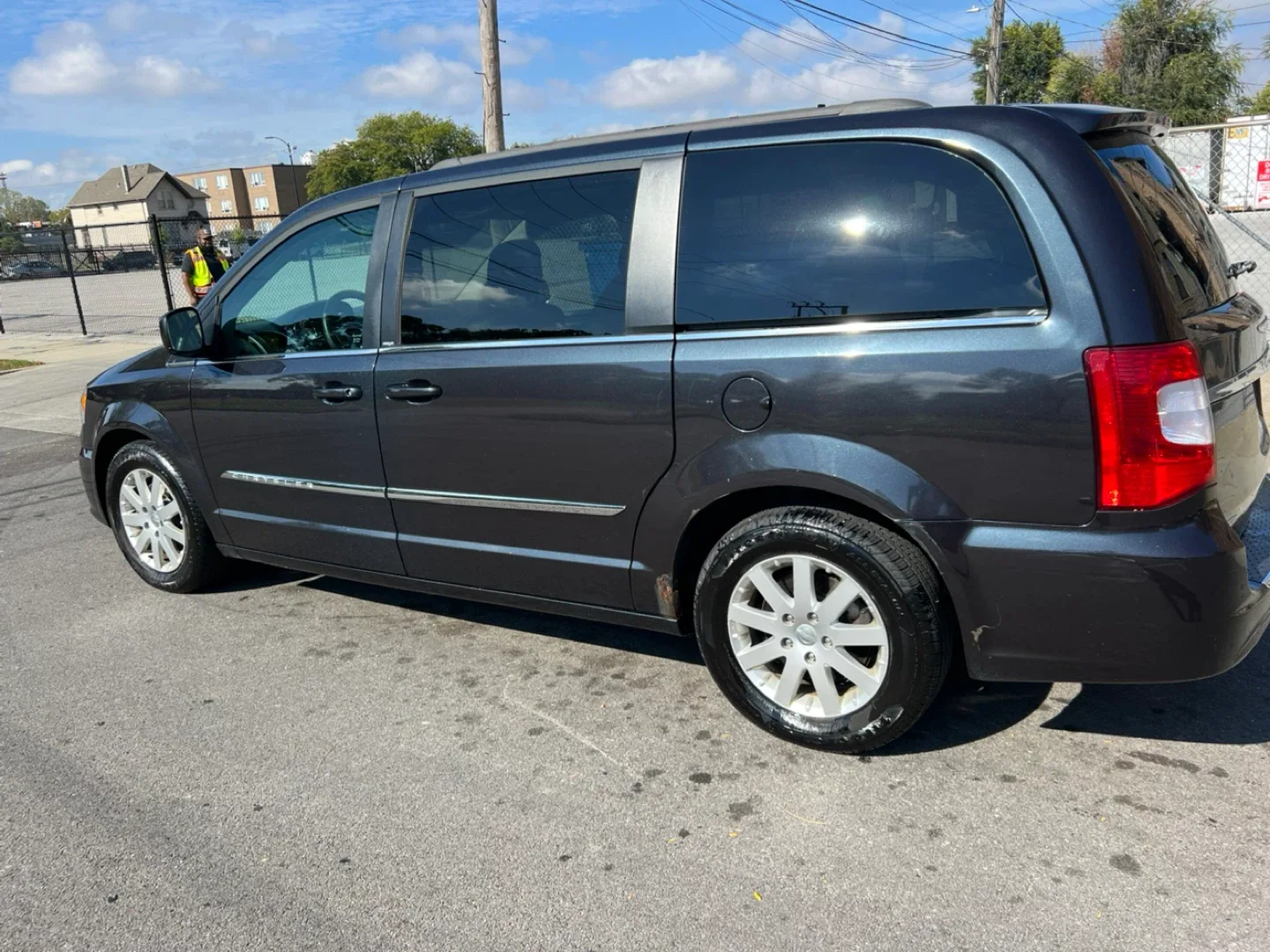 Chrysler Town & Country Minivan image indicator(2)