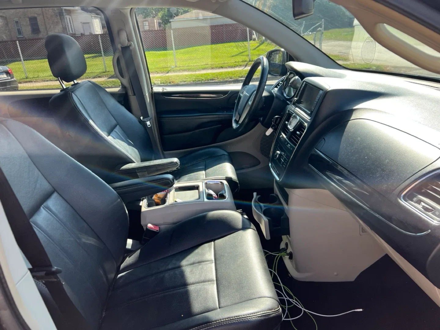 Chrysler Town & Country Minivan image indicator(3)