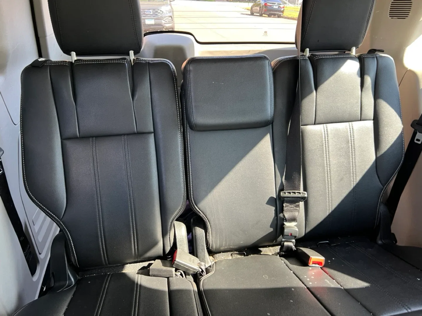 Chrysler Town & Country Minivan image indicator(7)