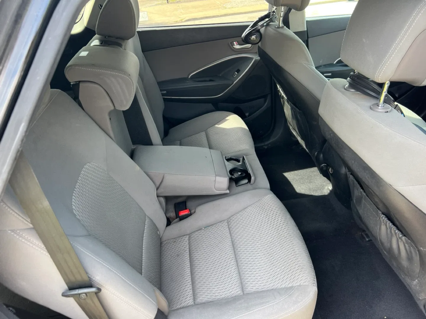 Hyundai Santa Fe - Black SUV image indicator(4)