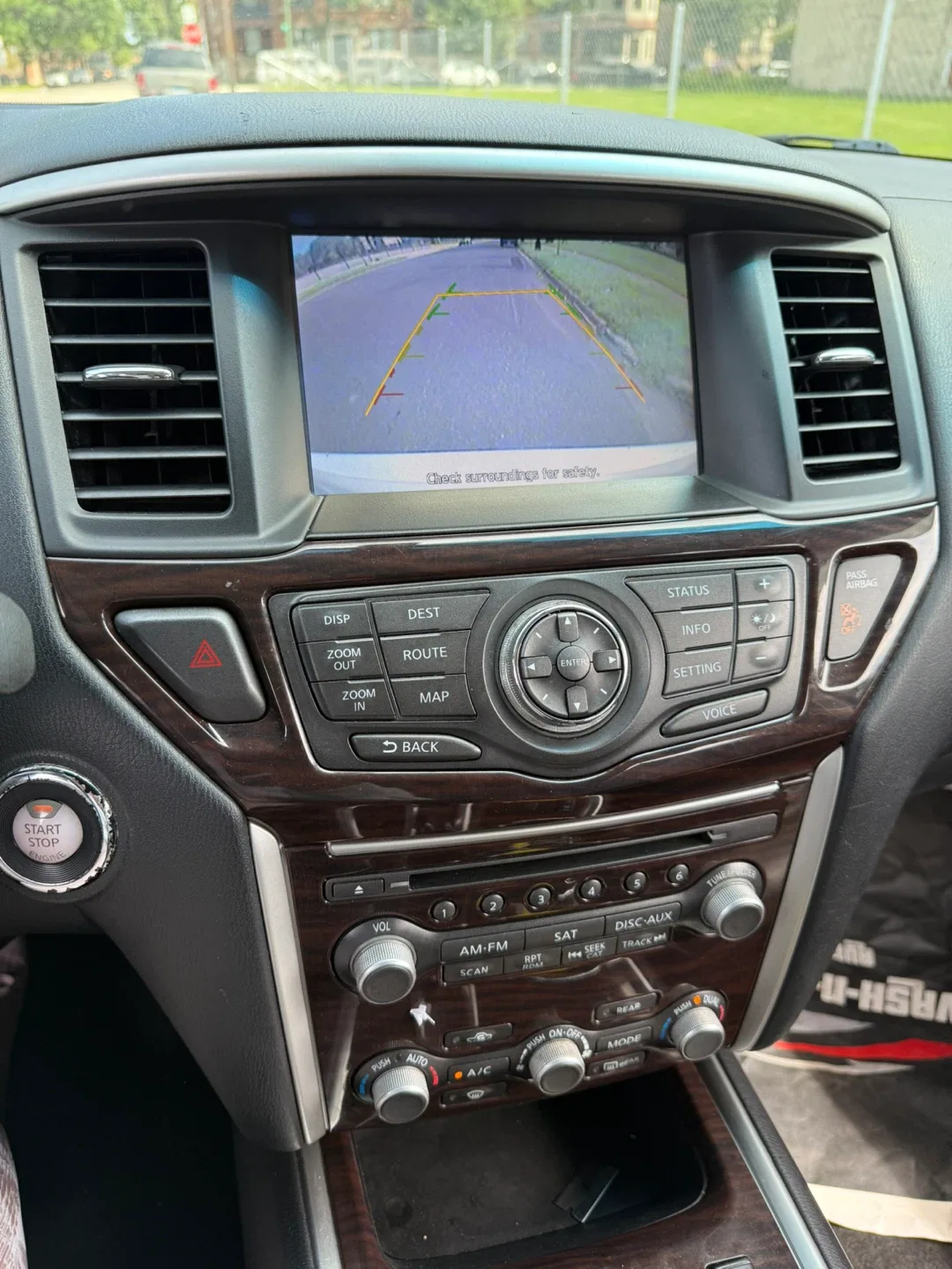 Hyundai Santa Fe - Black SUV image indicator(9)