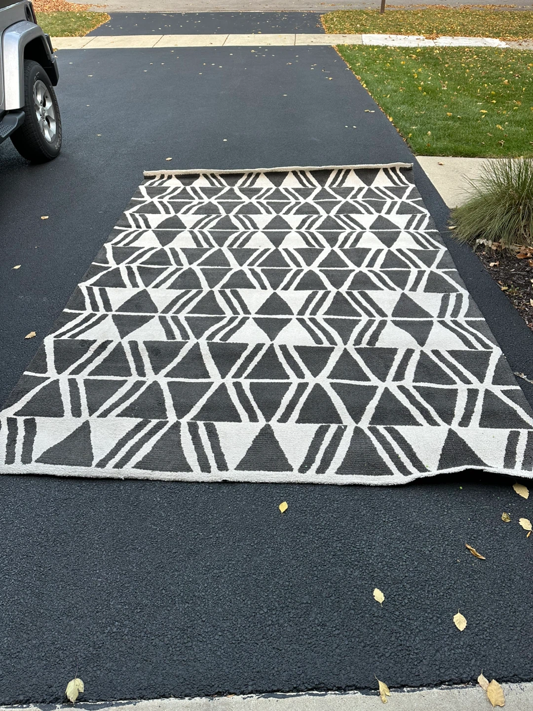 Charcoal Grey & Cream Patterned Area Rug - photo 3