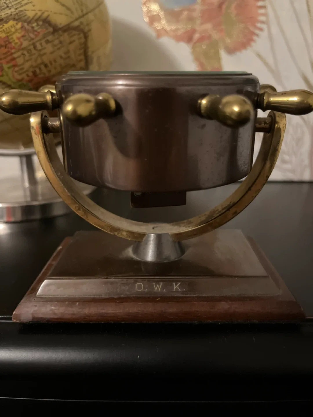 Chelsea Clock Ship's Wheel Desk Clock image indicator(6)