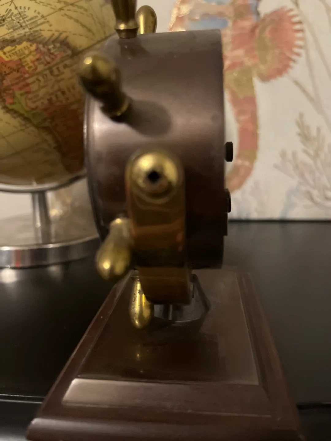 Chelsea Clock Ship's Wheel Desk Clock image indicator(7)