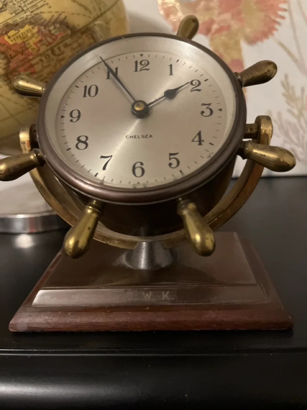 Chelsea Clock Ship's Wheel Desk Clock image indicator(10)