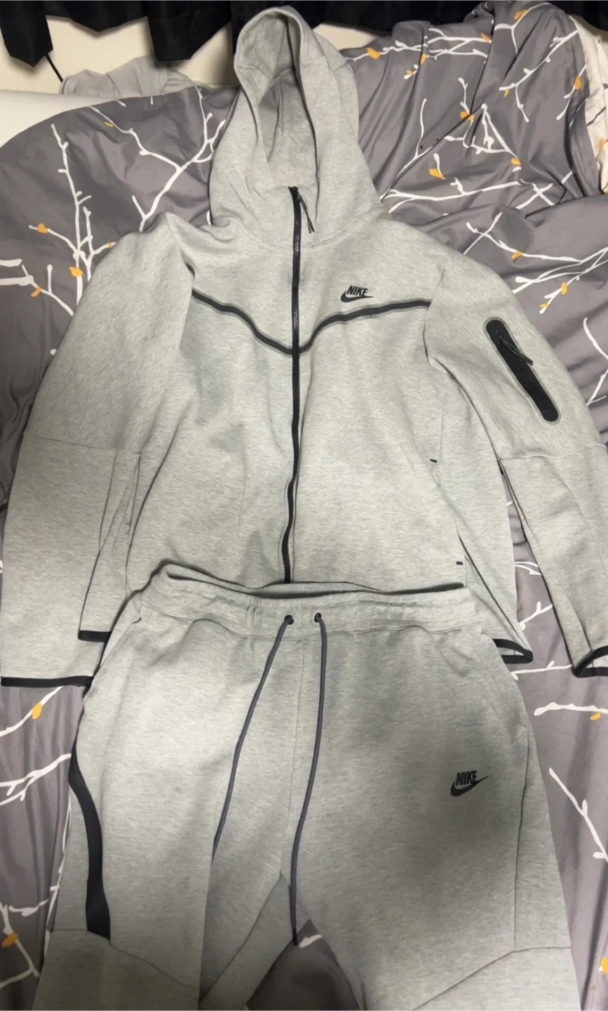 Full nike tech grey size xl