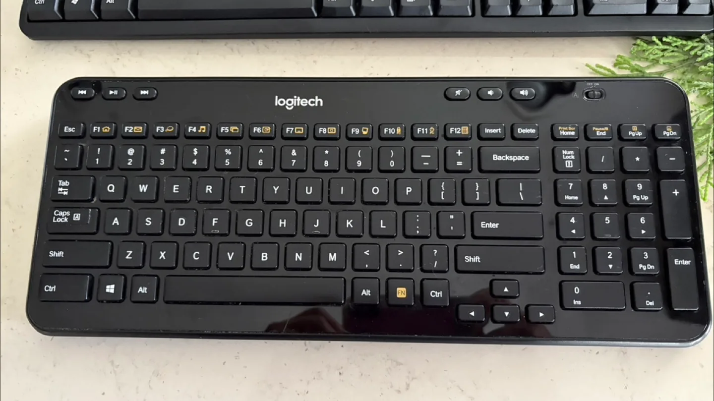 Logitech K360 Wireless Keyboard image indicator(3)