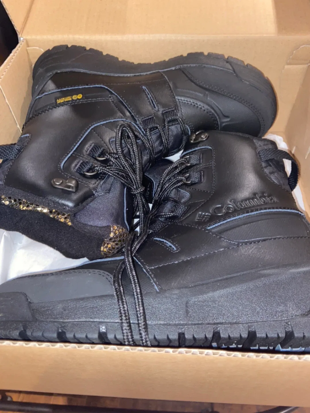 Columbia Men Black Winter Boots size 8 image indicator(2)