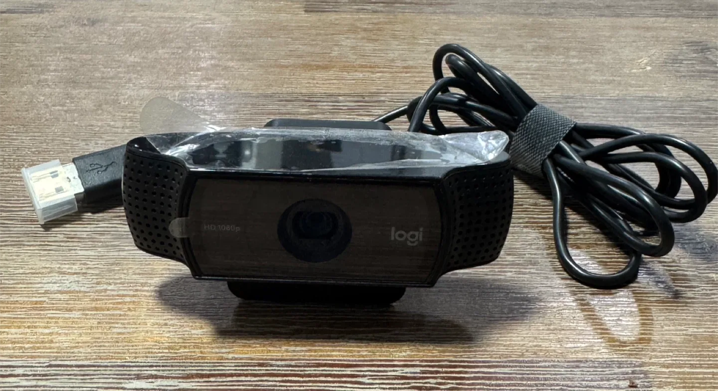 Logitech HD 1080p Webcam 🥕