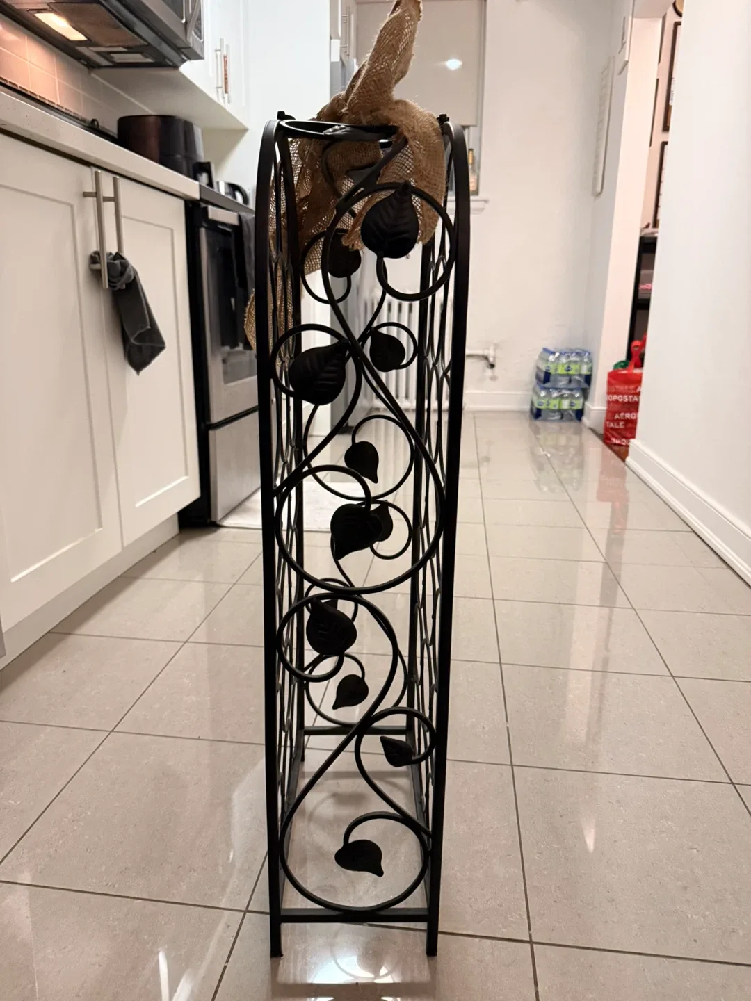 Metal Wine Rack with Leaf Design image indicator(2)
