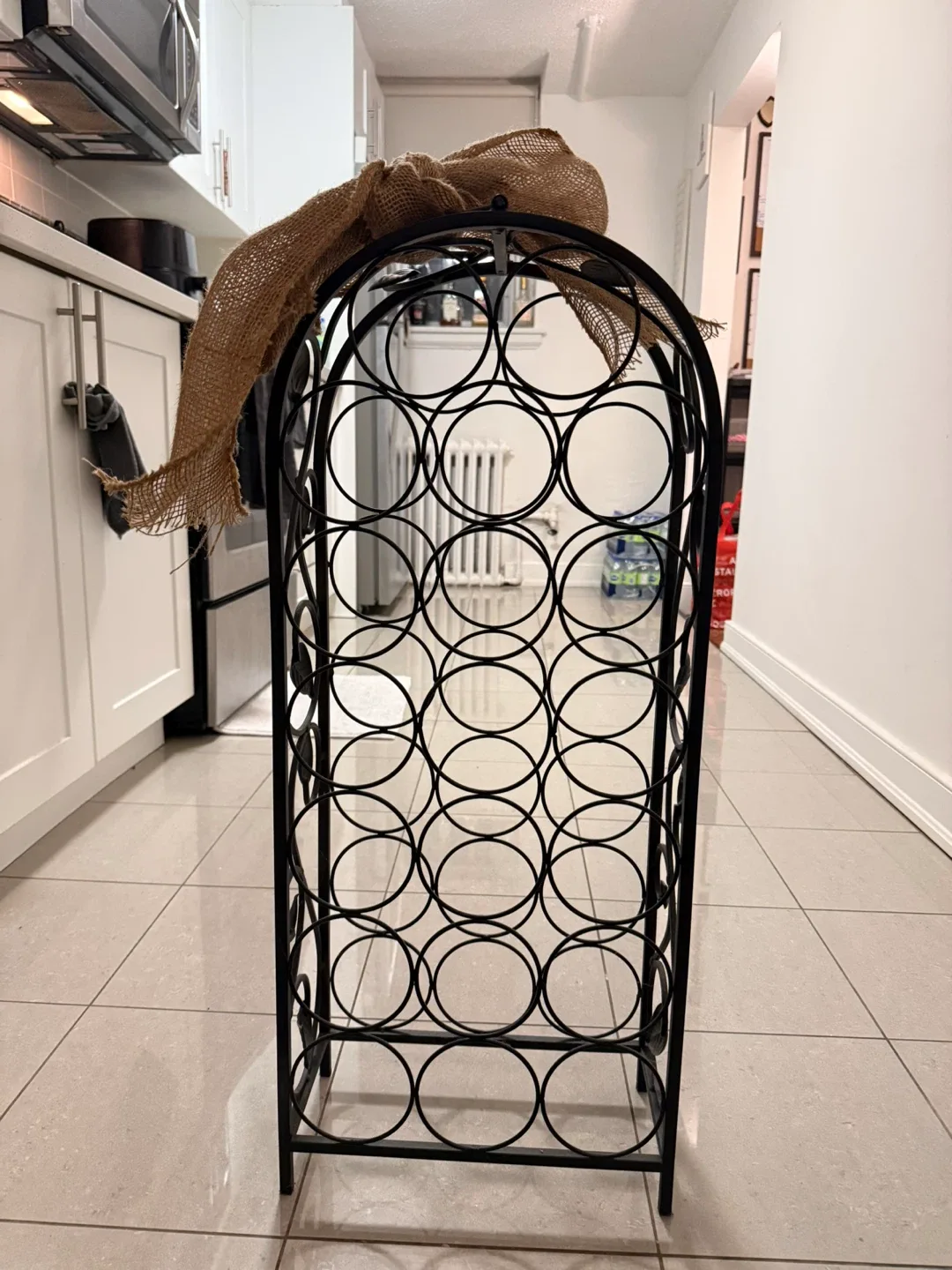 Metal Wine Rack with Leaf Design
