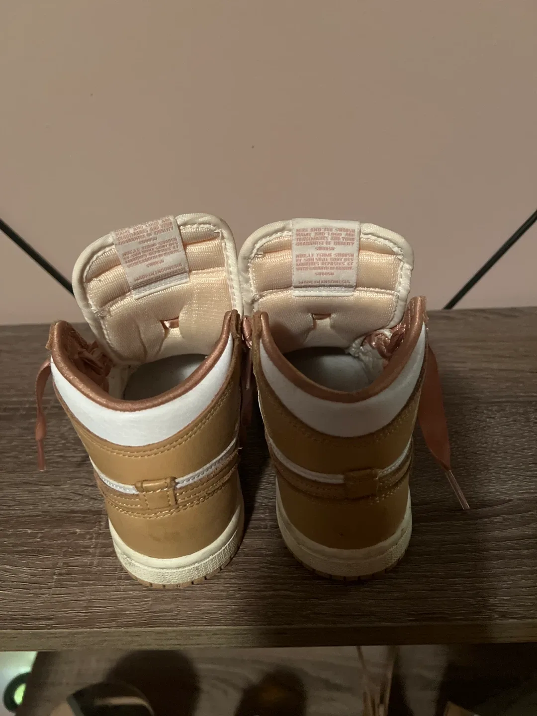 Nike Air Jordan 1 Mid SE Sanddrift Toddler Size 7 image indicator(2)