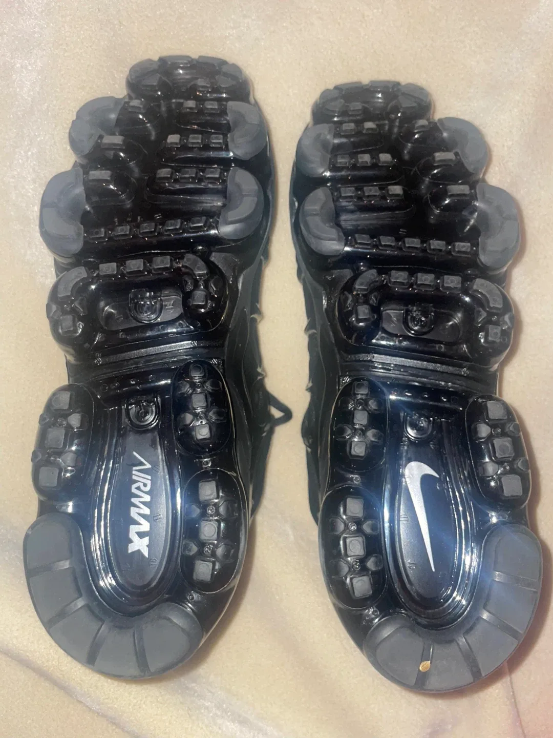 Nike Air VaporMax Plus - Black image indicator(5)