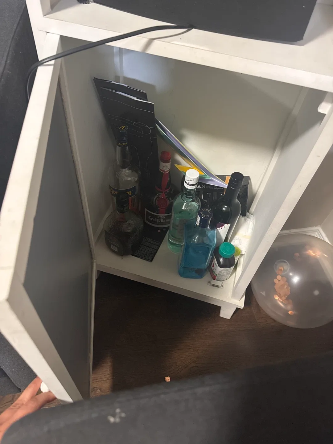 White Decorative Shelf image indicator(2)