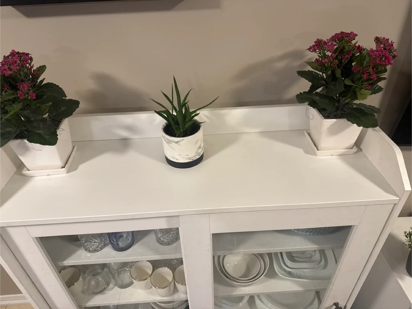 White Display Cabinet with Glass Doors image indicator(4)