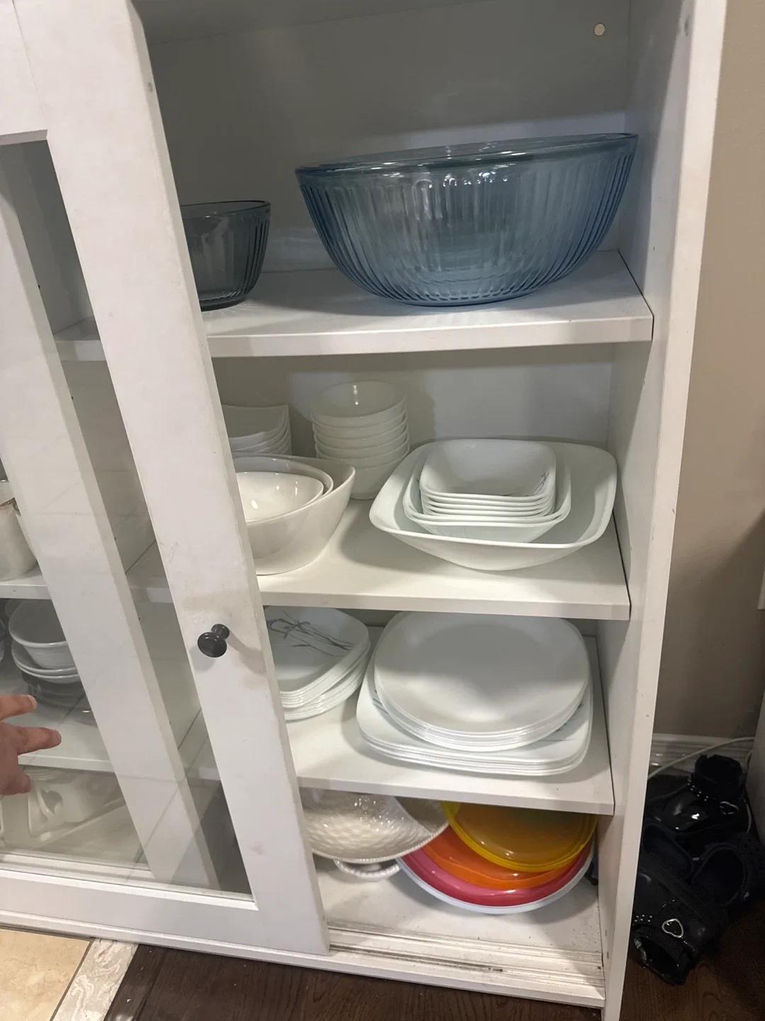 White Display Cabinet with Glass Doors image indicator(2)