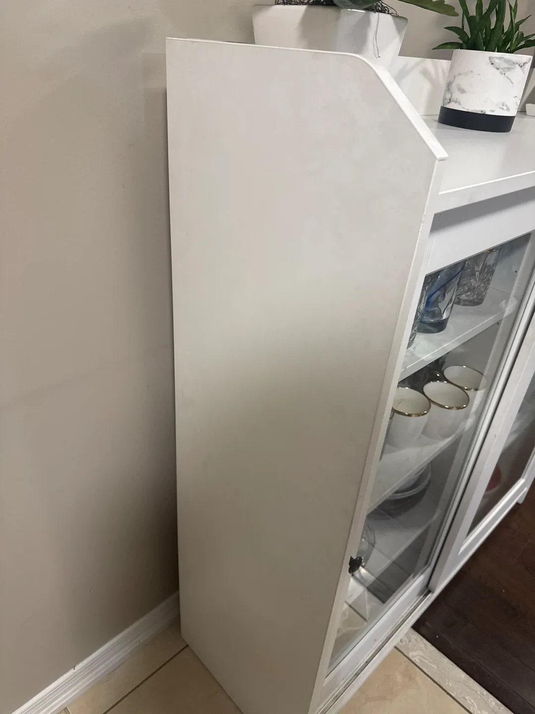 White Display Cabinet with Glass Doors image indicator(5)