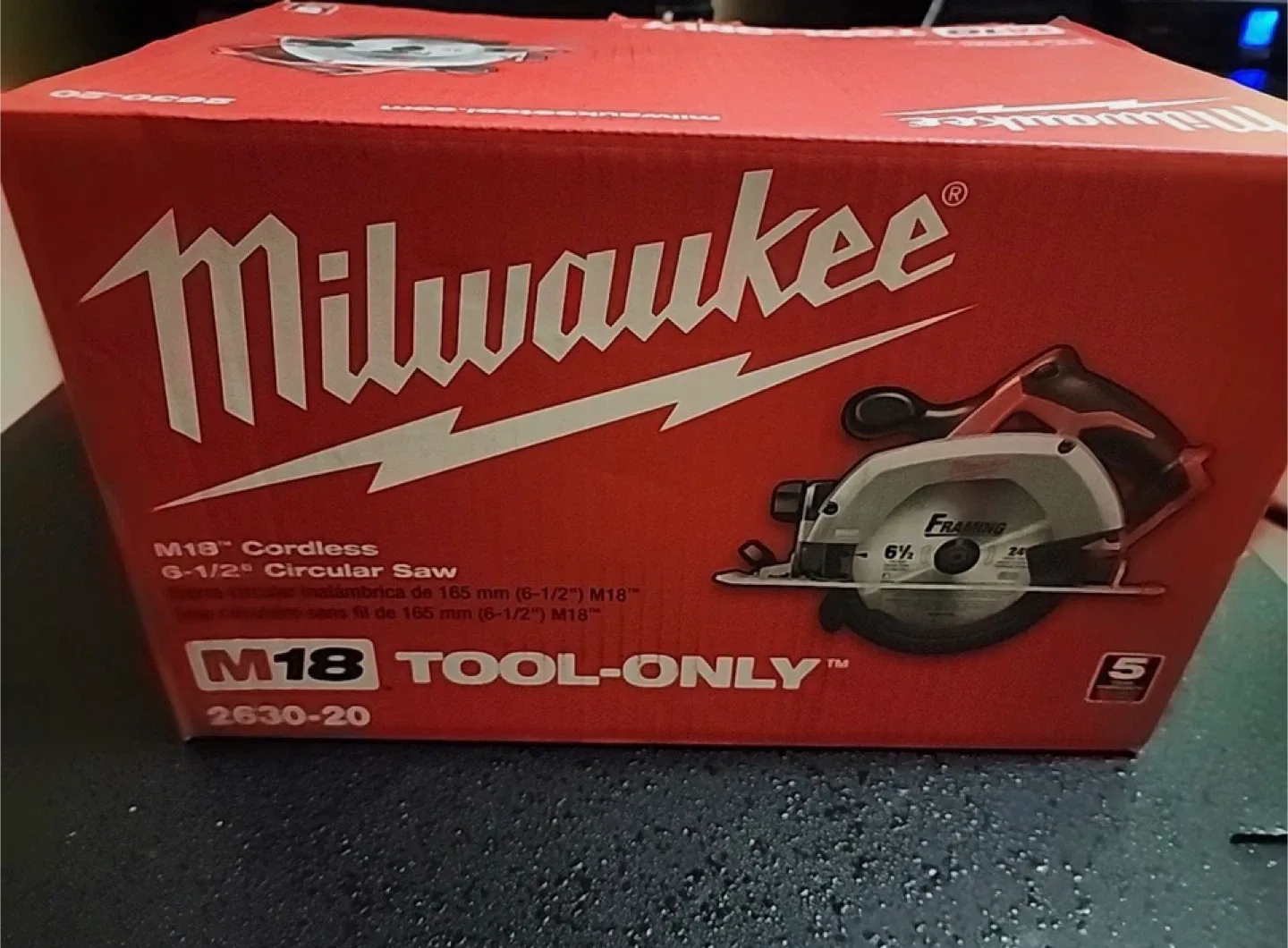 Milwaukee M18 Cordless 6-1/2" Circular Saw - Tool Only image indicator(2)