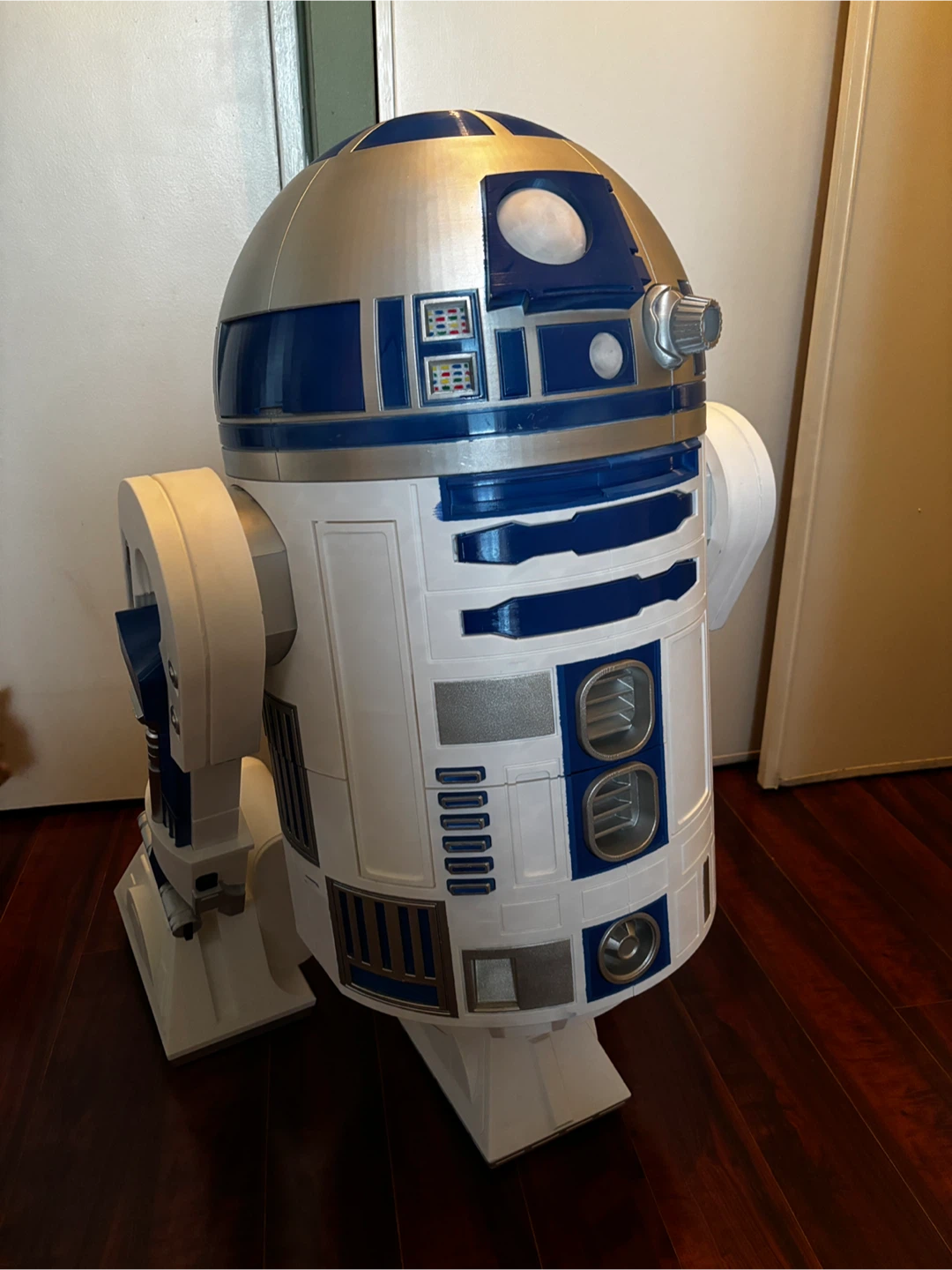 Star Wars R2-D2 1/1 scale (life size) - photo 2