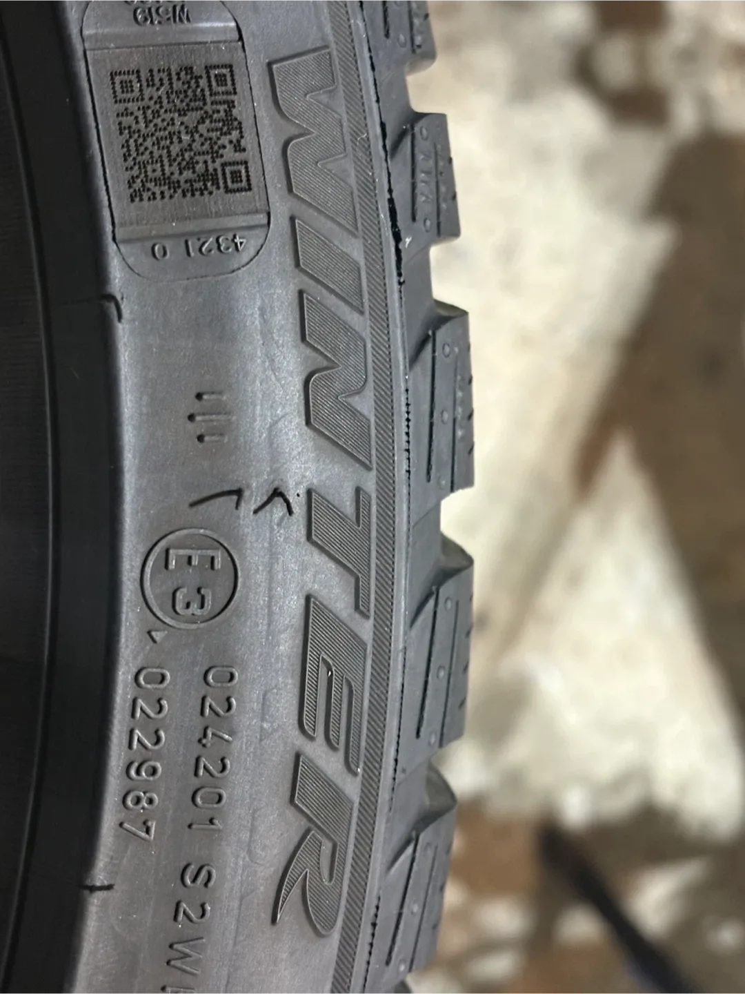 Pirelli Winter Tires 225/45 R18 on BMW Rims image indicator(8)