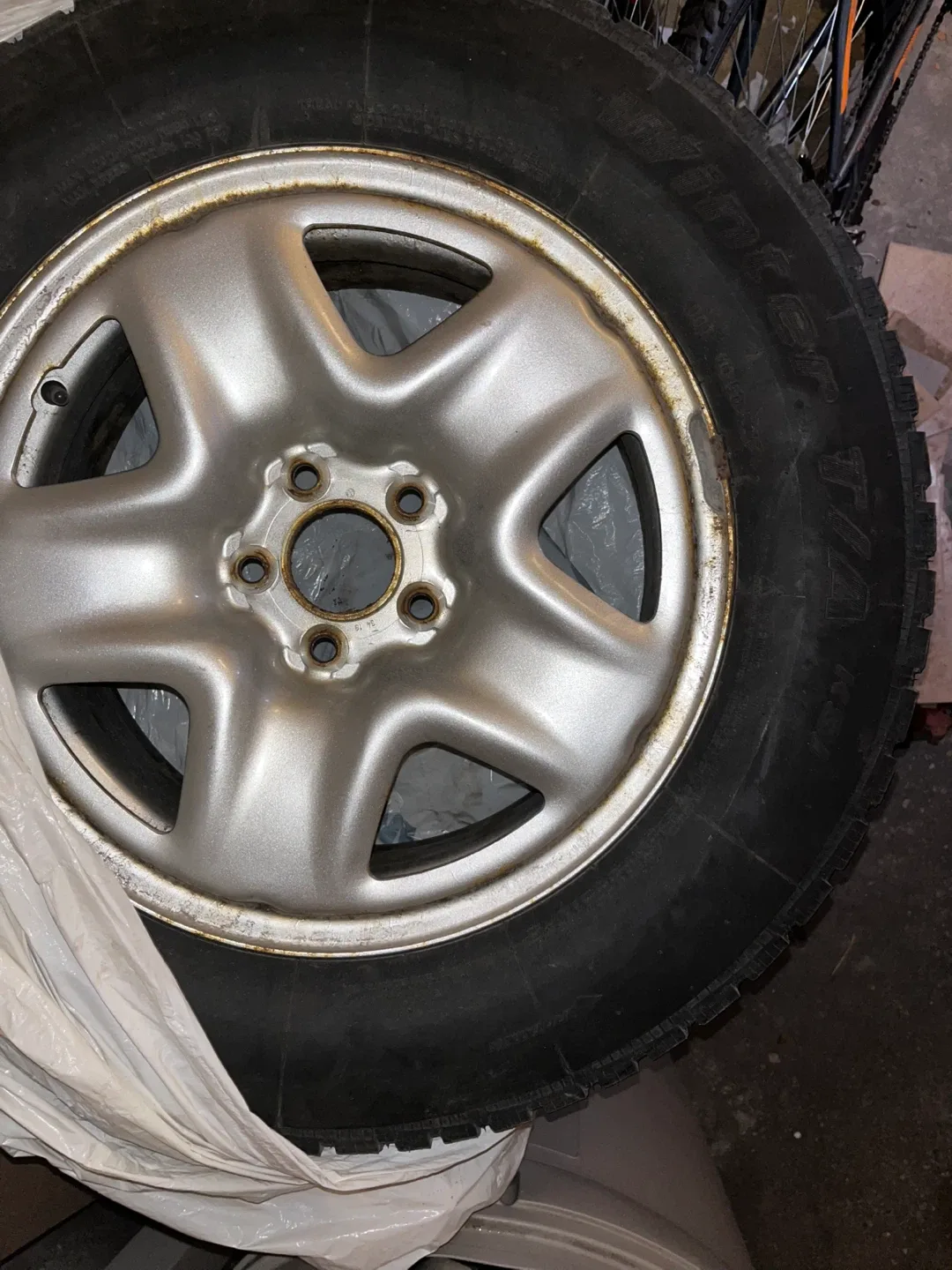 235 65 R17 BF Goodrich 4 Winter Tires image indicator(3)