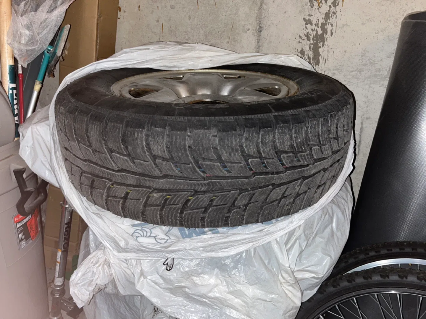 235 65 R17 BF Goodrich 4 Winter Tires image indicator(2)