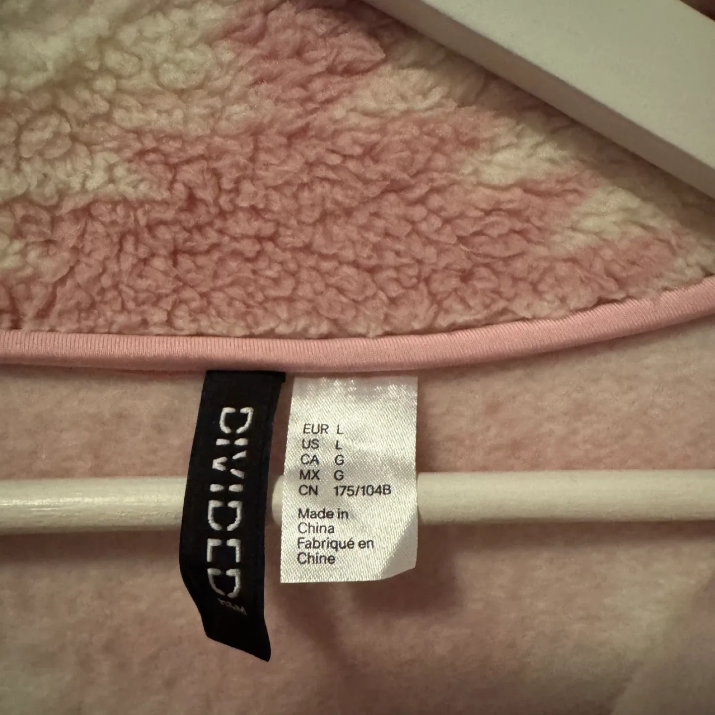 H&M Divided Pink Pullover - Size L image indicator(2)