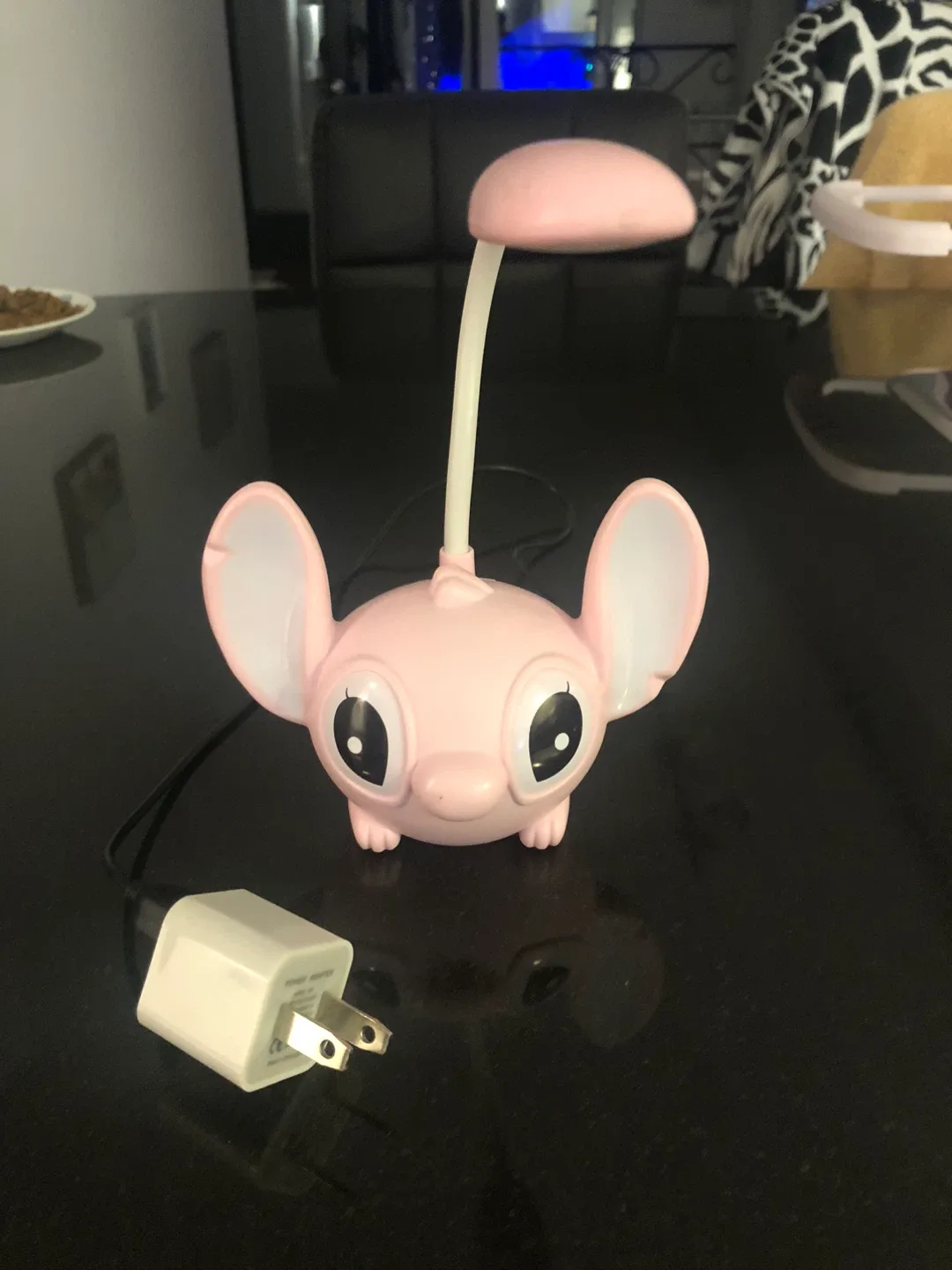 Pink Angel Stitch Desk Lamp with Charger image indicator(2)