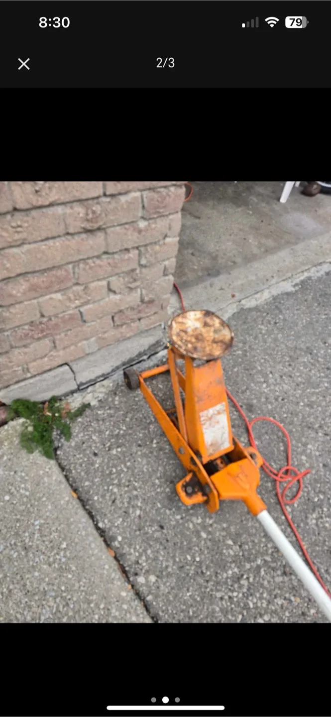 Orange Hydraulic Floor Jack image indicator(2)