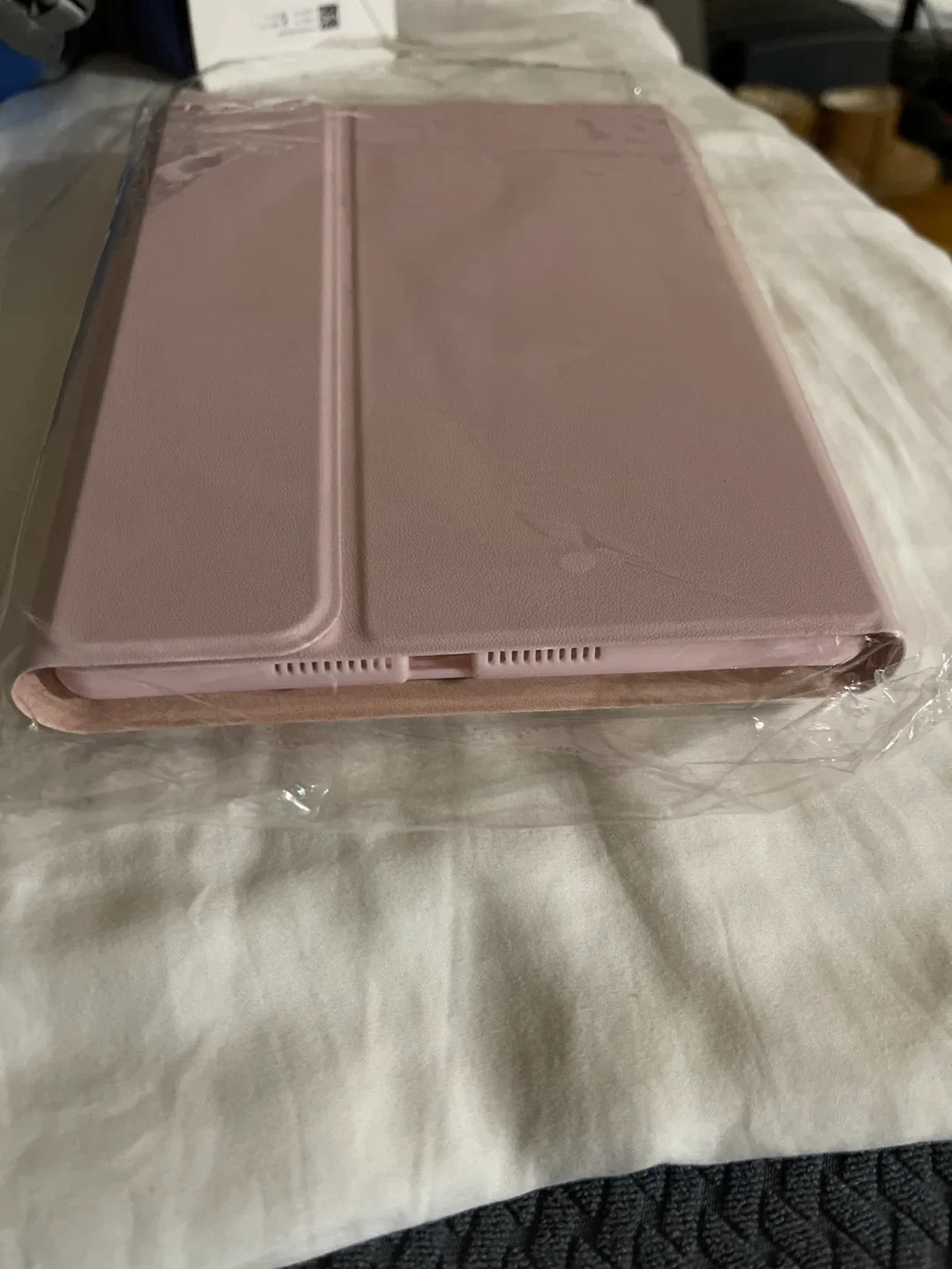 NEW -Pink iPad Keyboard Case( 9.5) inch image indicator(3)