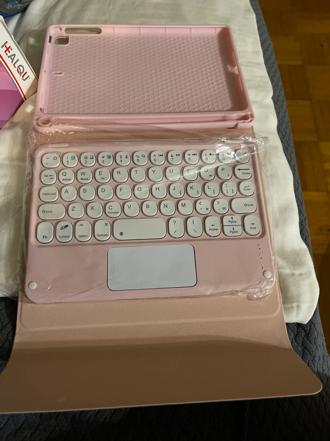 NEW -Pink tablet cover case with Keyboard!