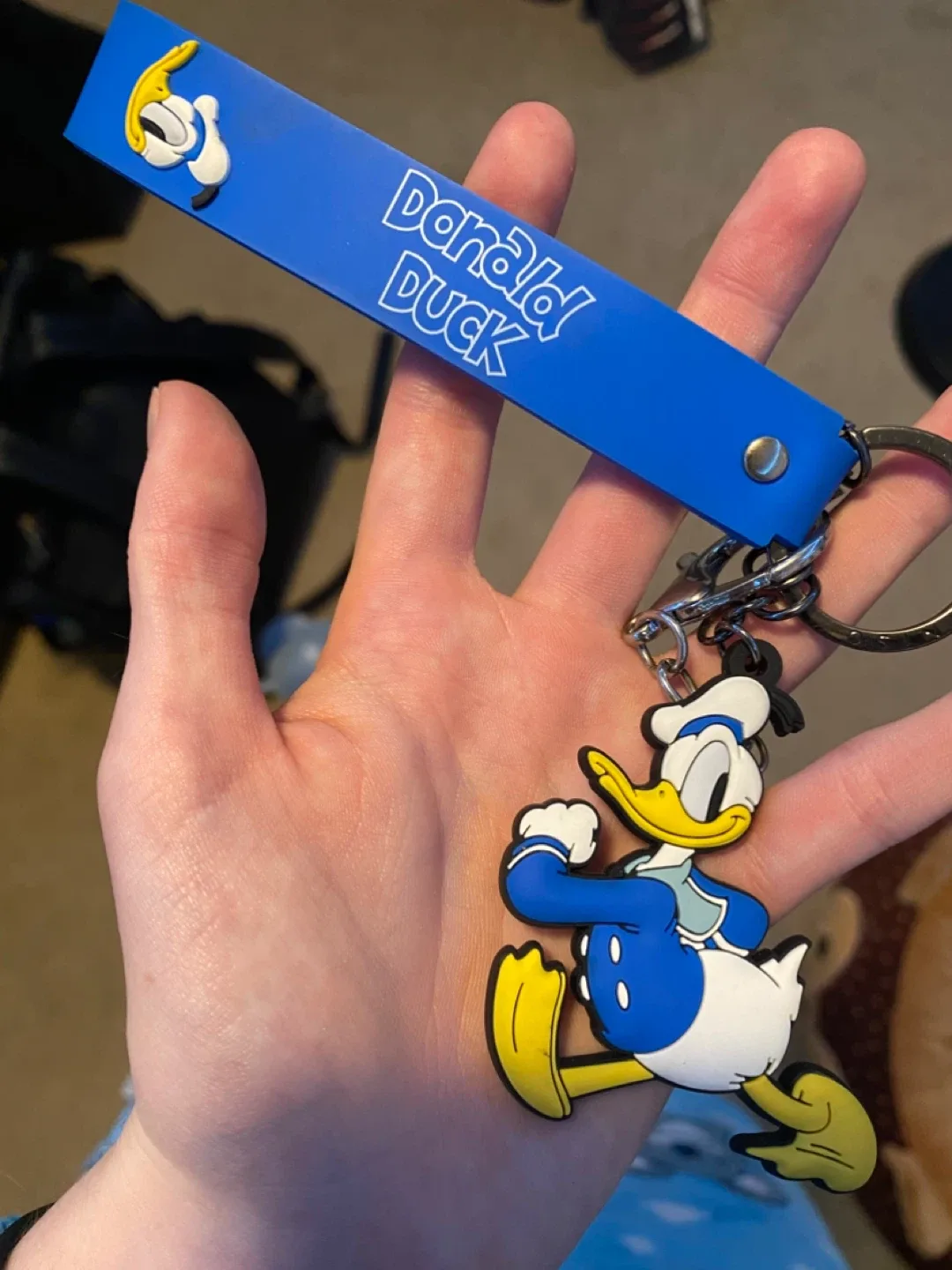 Miniso Donald Duck Keychain image indicator(2)