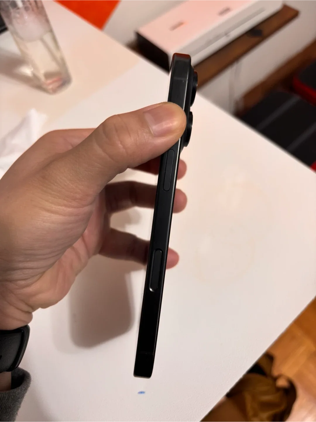 Apple iPhone 16 Pro - Black 128gb image indicator(4)