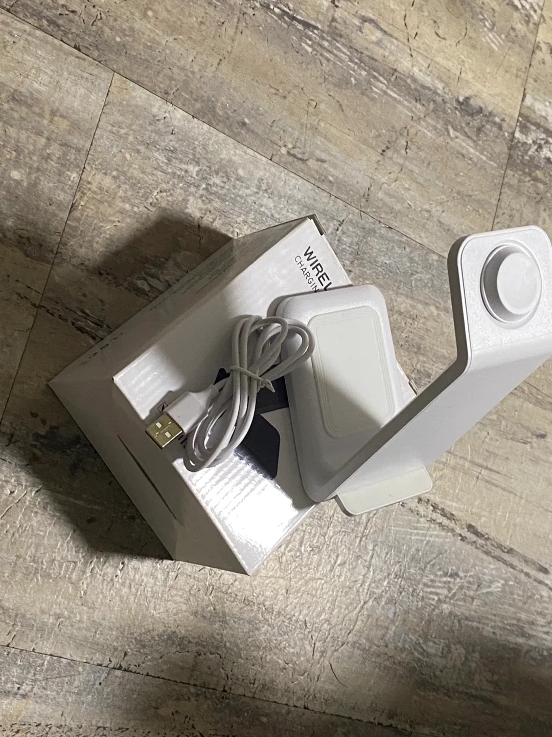 Wireless Charging Station - White image indicator(3)