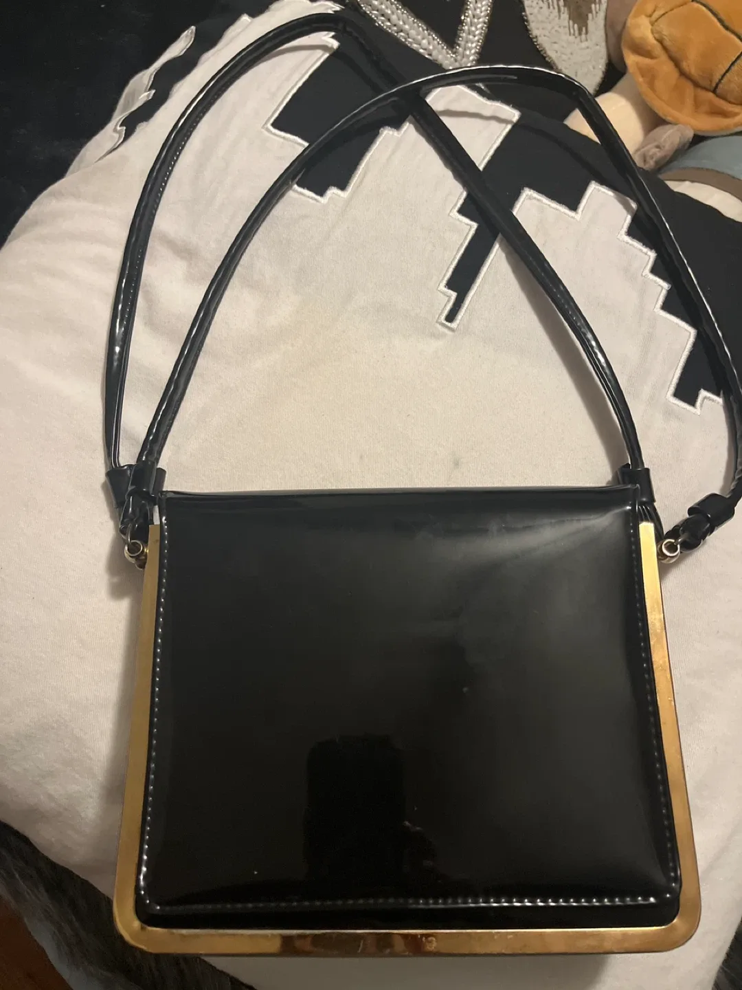 Markay Bags Black Patent Leather Handbag image indicator(2)