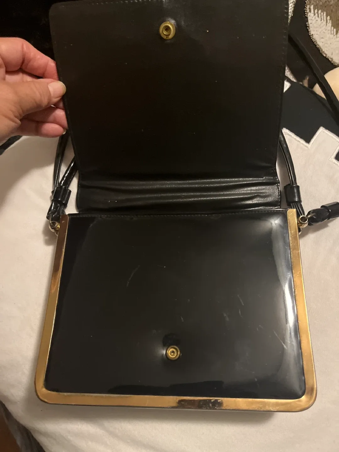 Markay Bags Black Patent Leather Handbag image indicator(4)