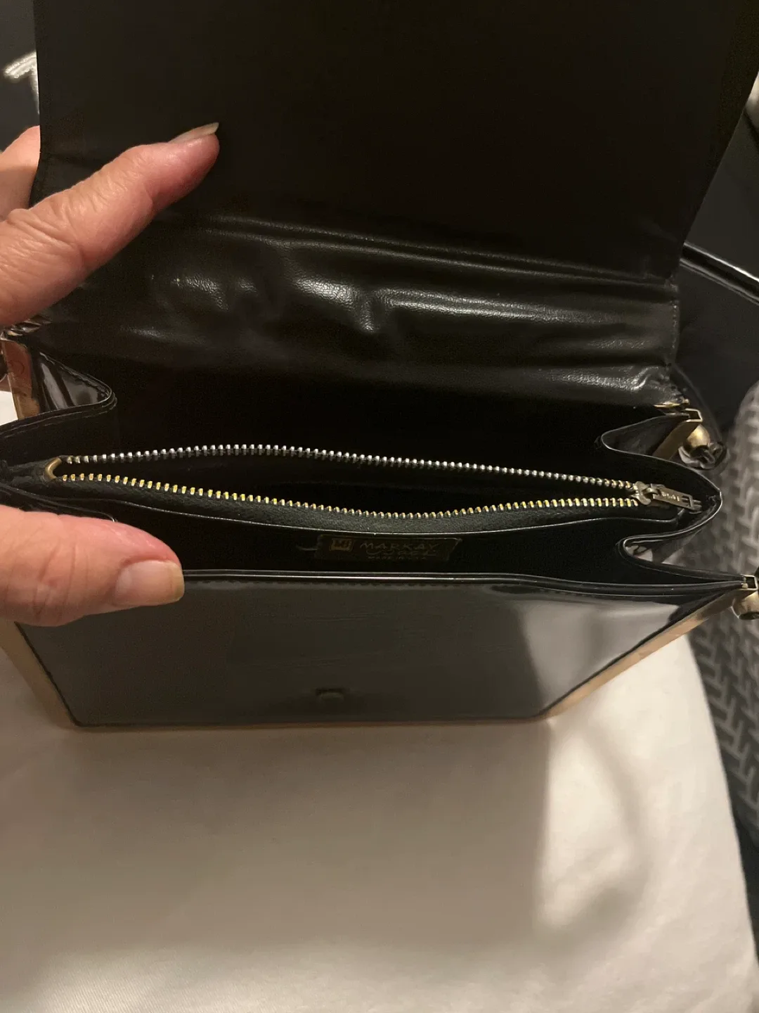 Markay Bags Black Patent Leather Handbag image indicator(6)