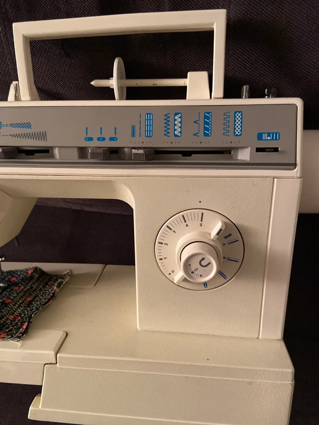 Singer Sewing Machine image indicator(3)