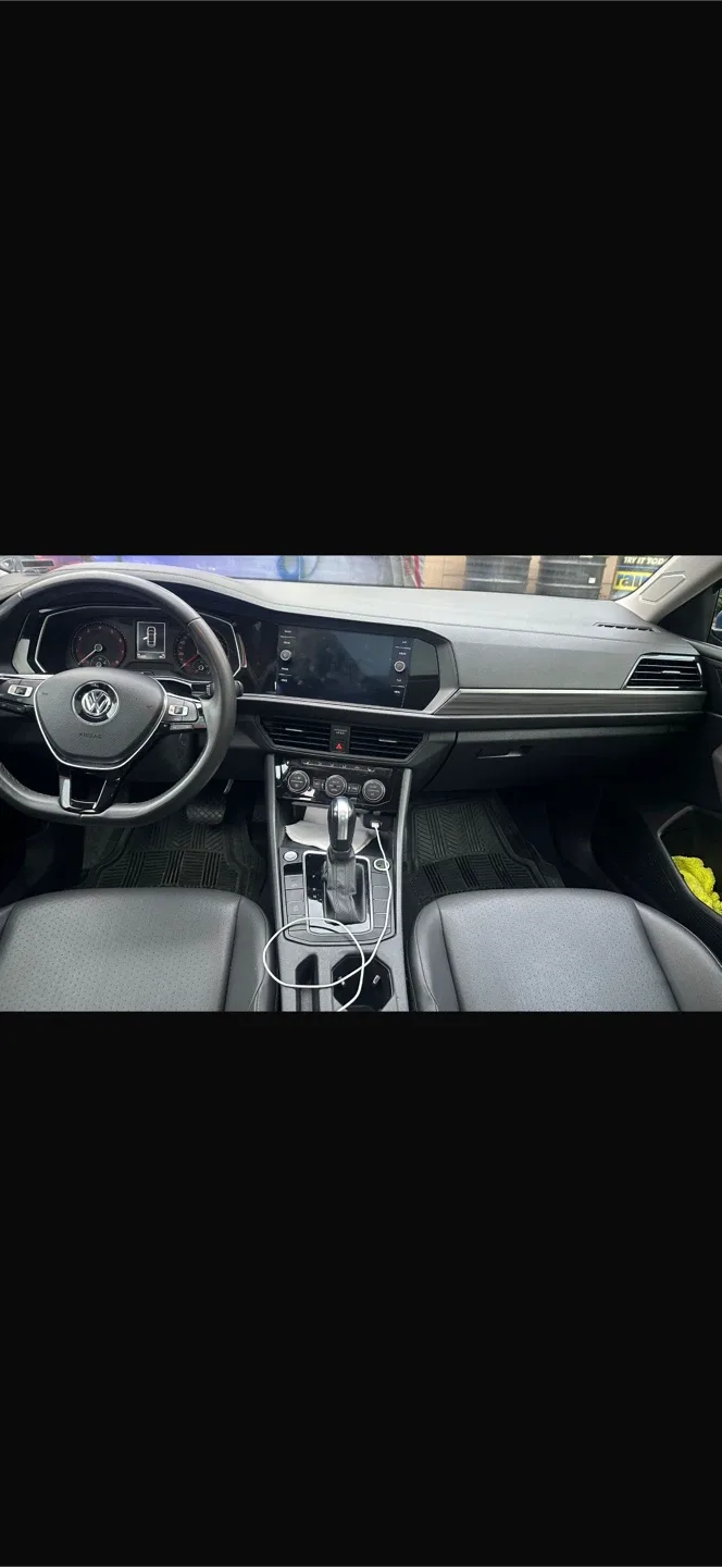 Volkswagen Jetta - Blue Sedan image indicator(5)