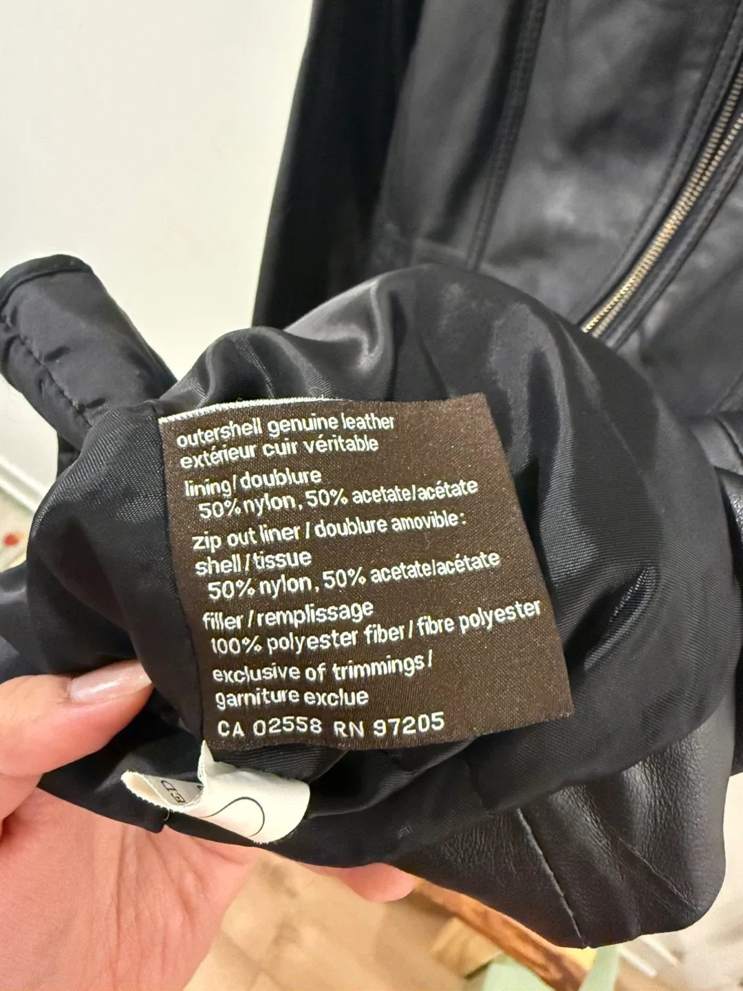 Danier women’s Black Leather Jacket - Size L image indicator(3)