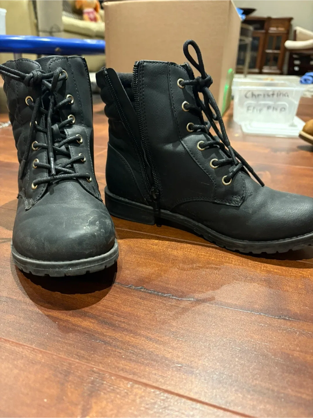 Boots, Coat, Frame image indicator(4)