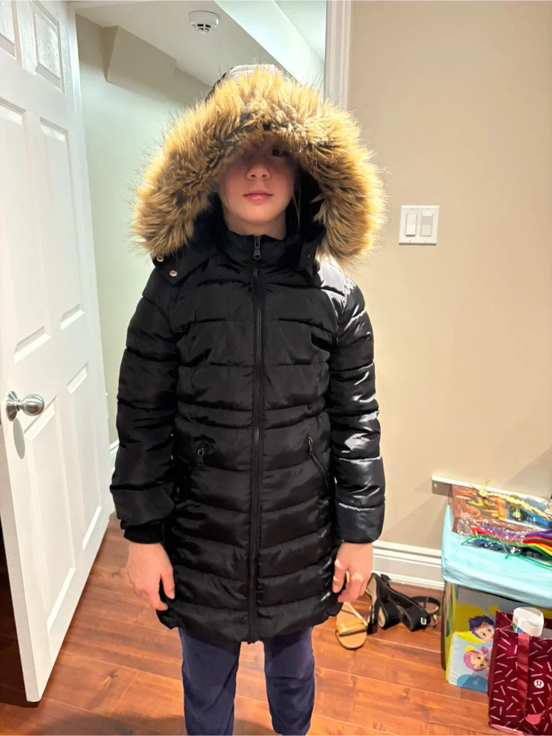 Boots, Coat, Frame image indicator(5)