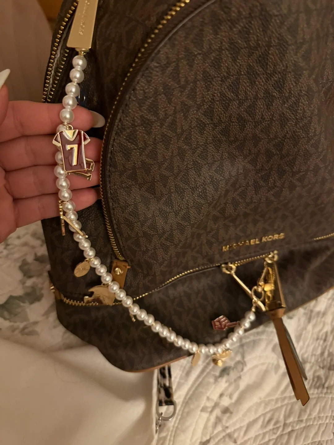Michael Kors Backpack used 2 time image indicator(5)