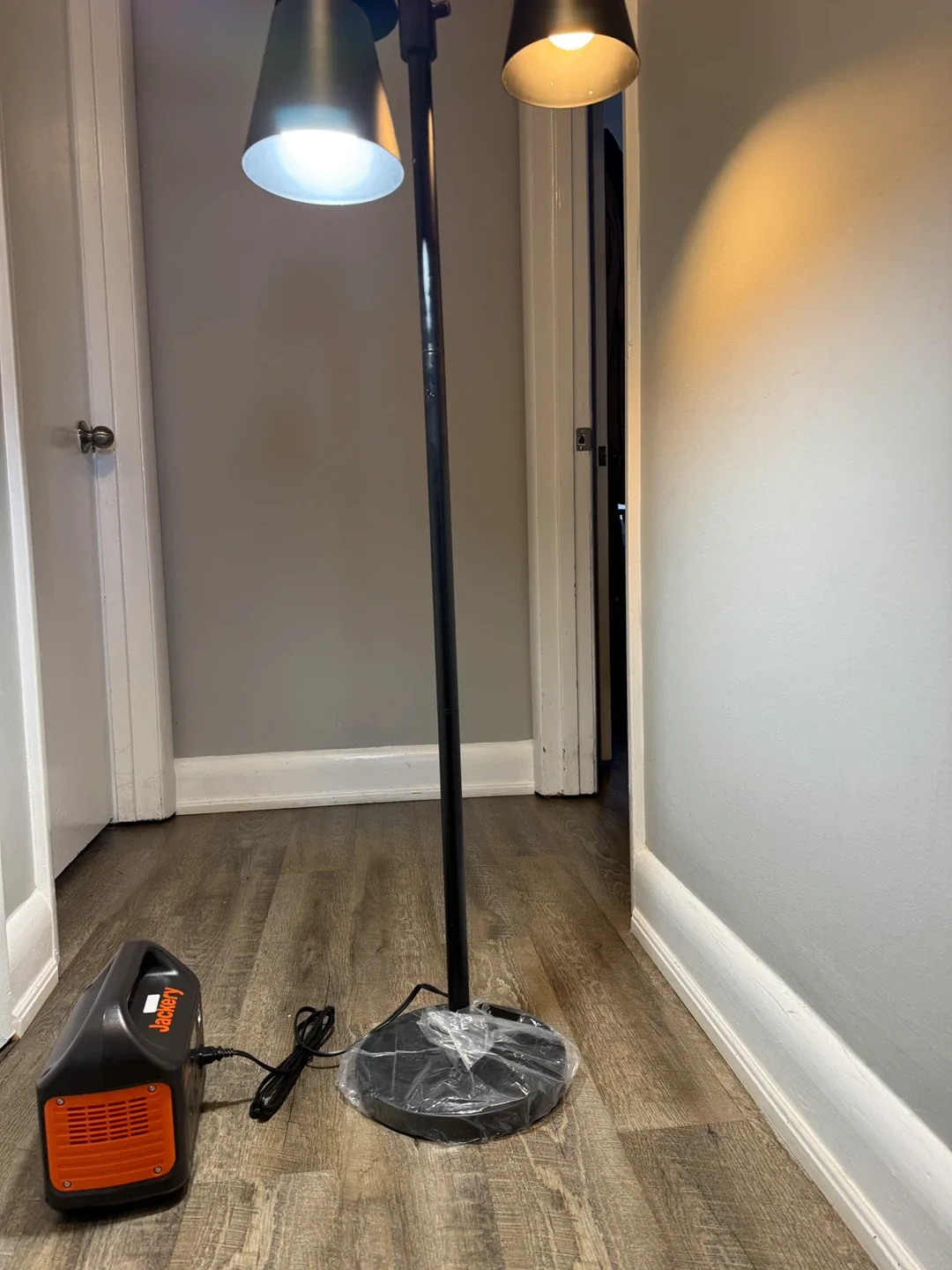 Black 3-Light Floor Lamp image indicator(4)