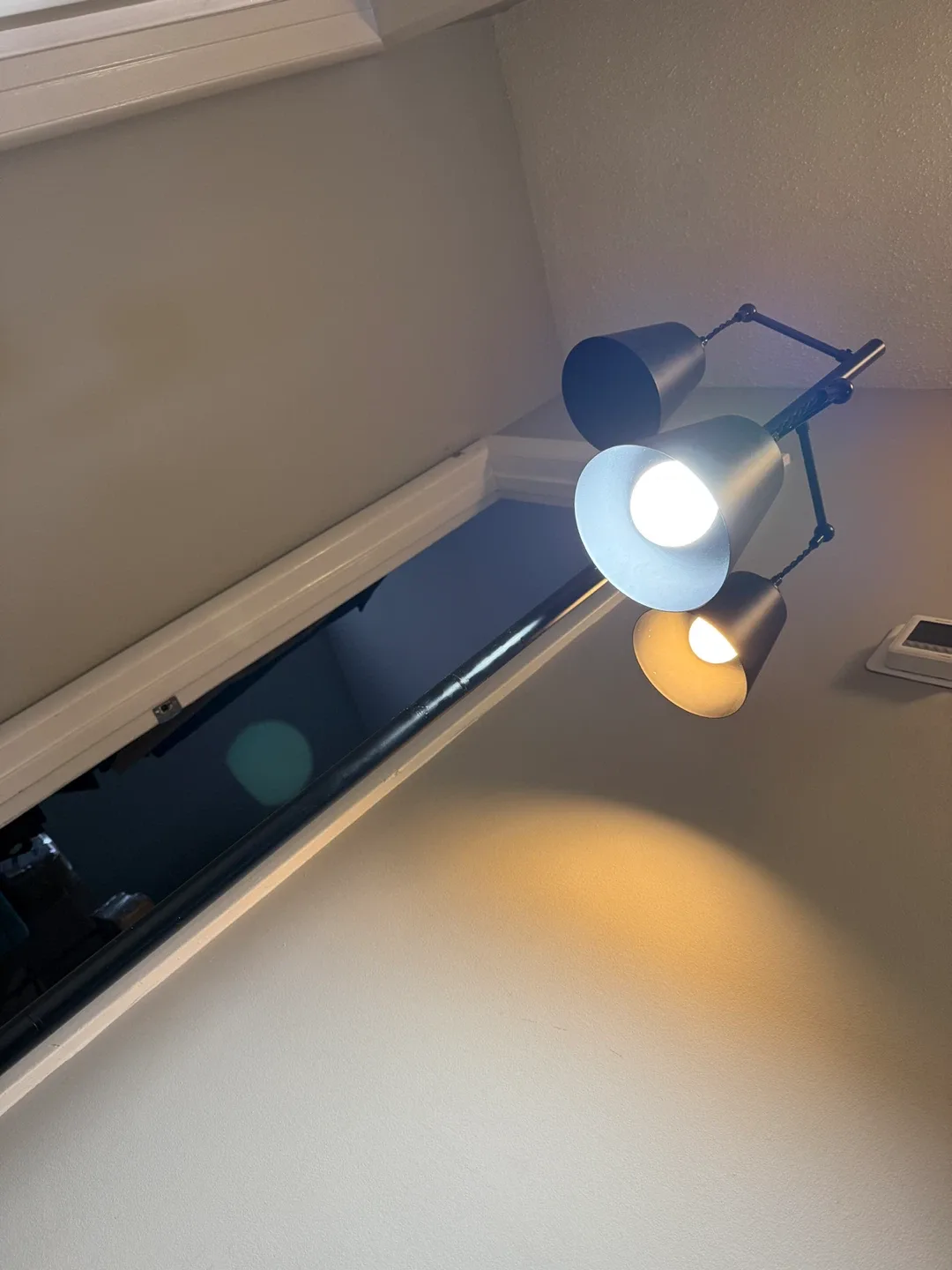 Black 3-Light Floor Lamp image indicator(2)